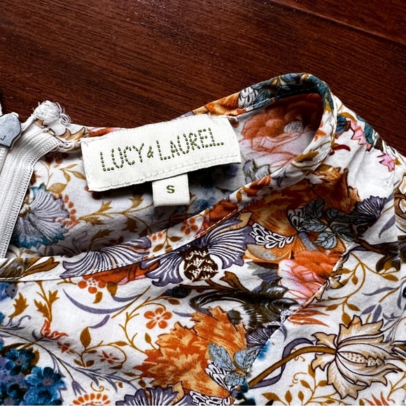 Lucy & Laurel floral top - Picture 2 of 4